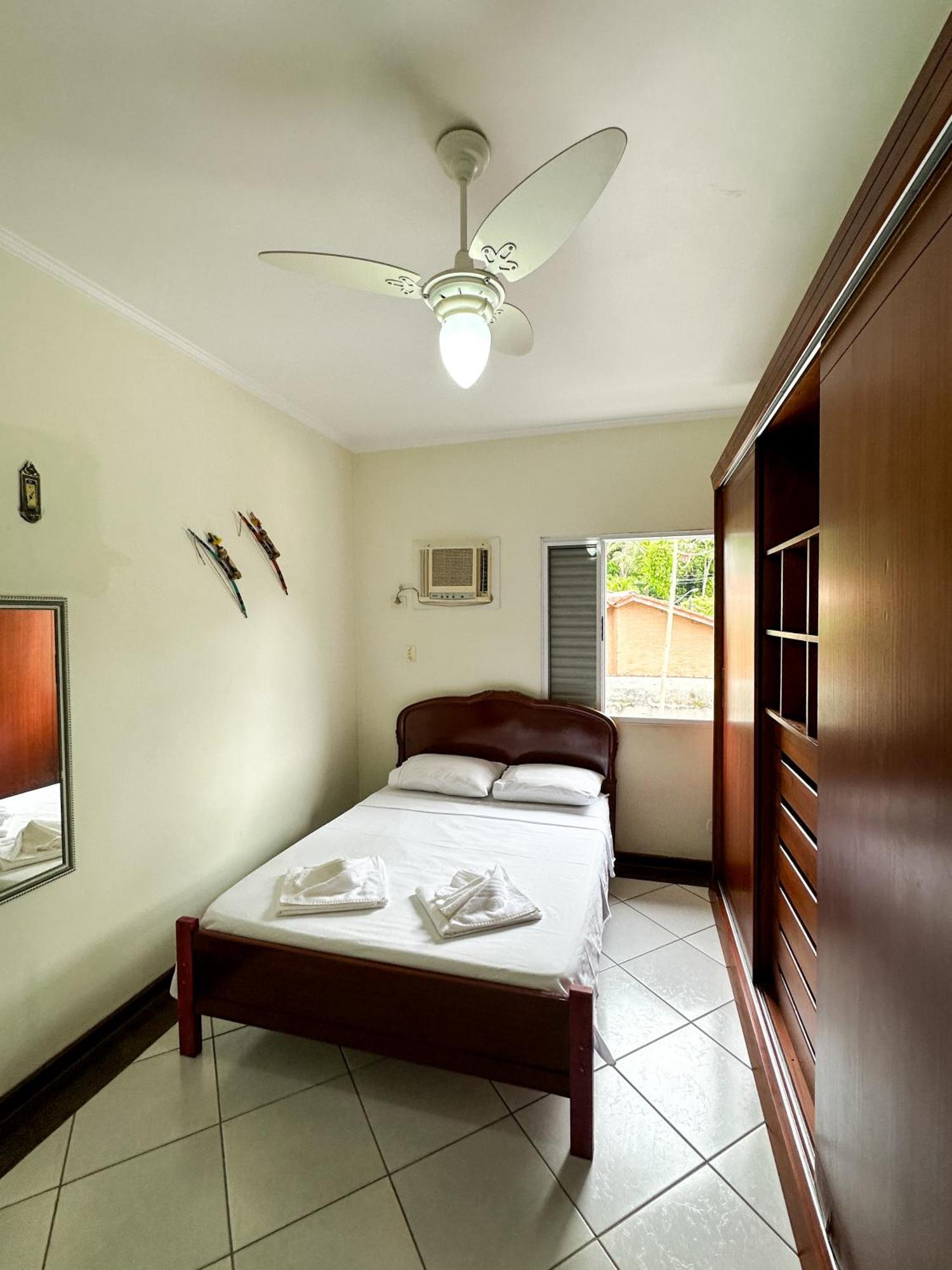 Quarto Triplo com Banheiro Privativo